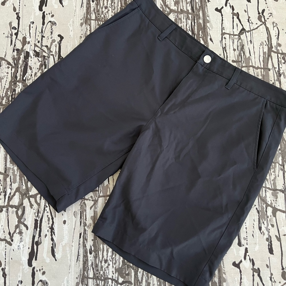 Men’s XL Bonobos golf all season shorts in black.